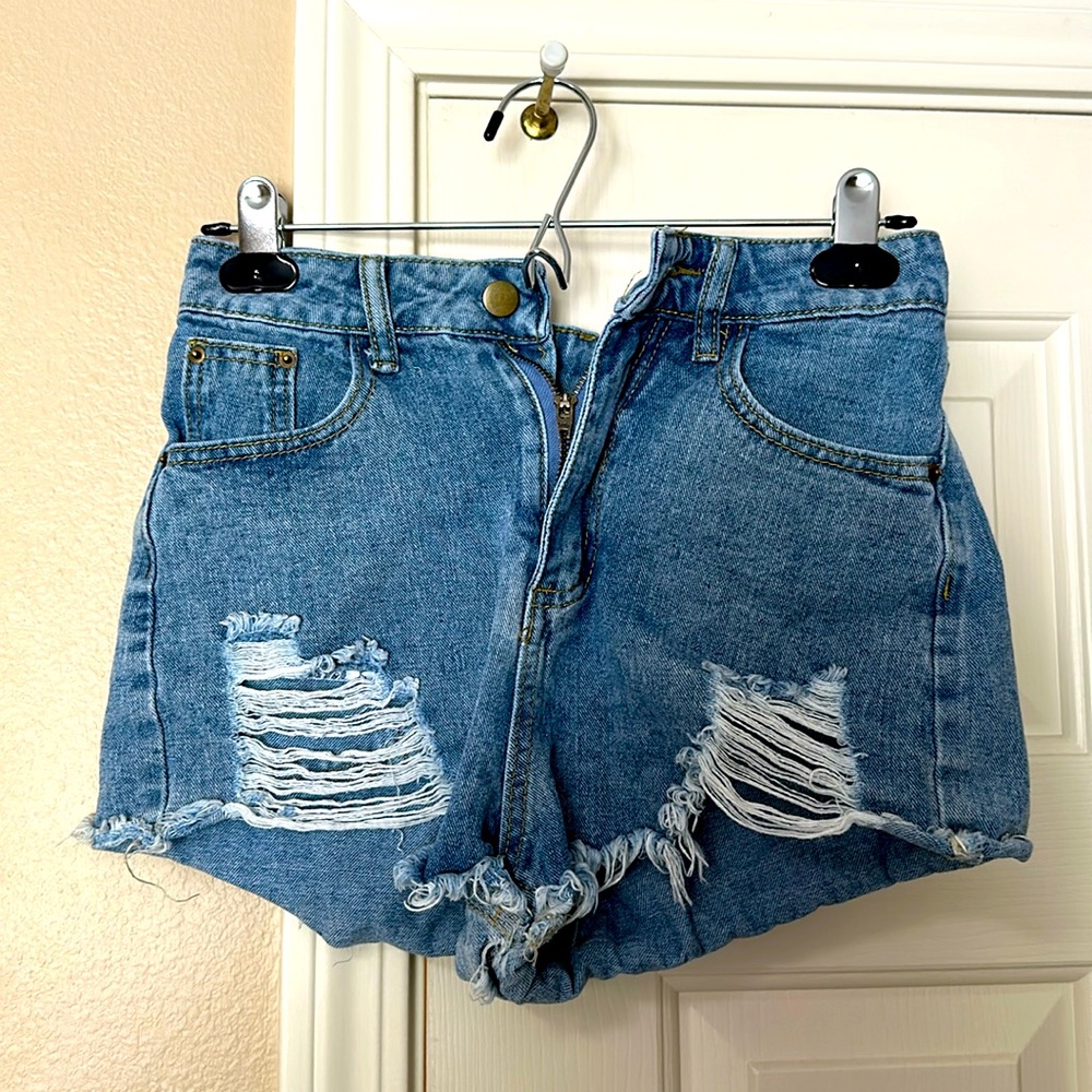 SHEIN XS (size 2) women’s jean shorts 🩳